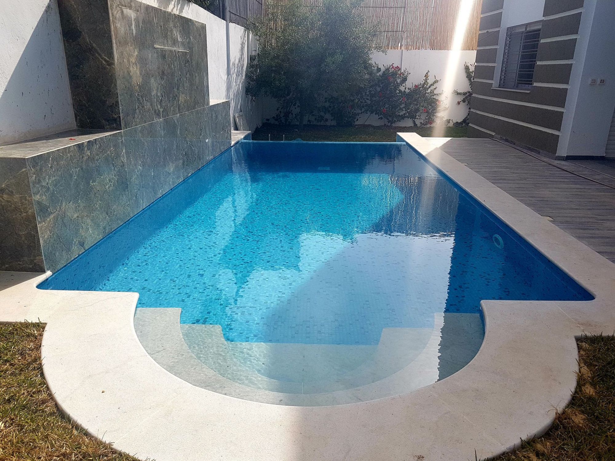 Villa s+4 avec piscine à hammamet nord