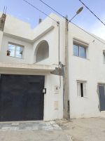 Av 2 maisons superposées pas loin au centre ville hammamet